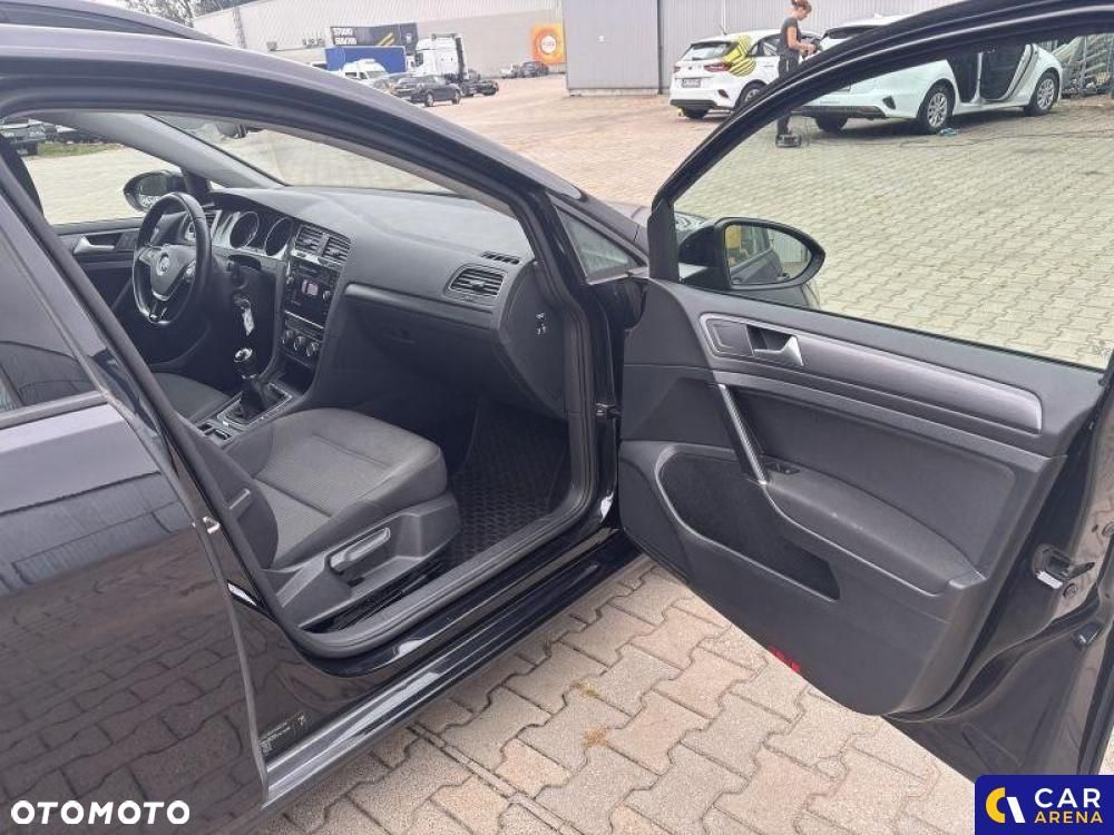 Volkswagen Golf - 24