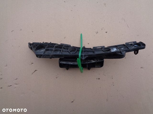 ŚLIZG ZDERZAKA TYŁ LEWY AVENSIS T27 SEDAN 09-12 - 1