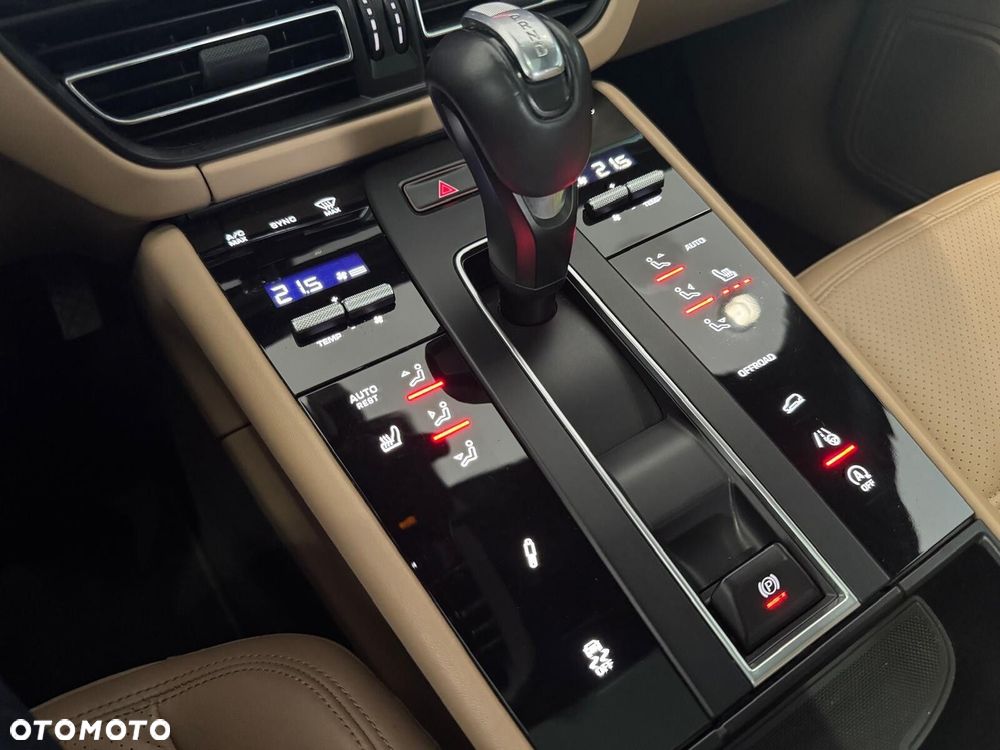 Porsche Macan - 23