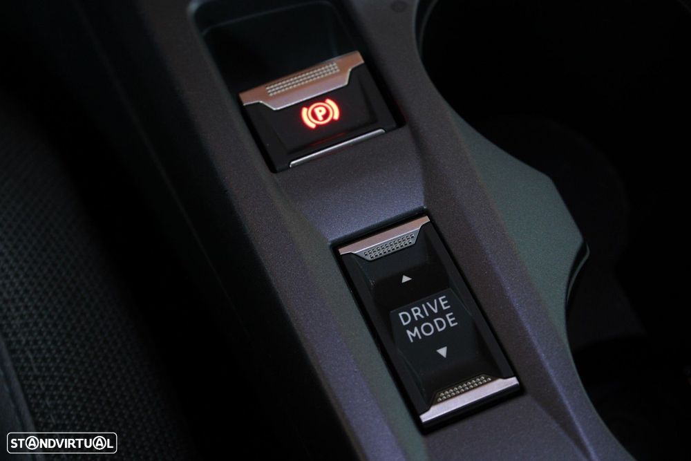 Peugeot e-2008 Allure - 43