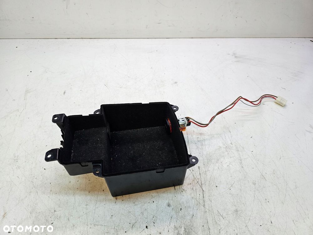 SCHOWEK ZAPALNICZKA TELEFON AUDI A4 A5 8K0864981D - 2
