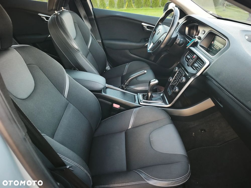 Volvo V40 D2 Drive-E Momentum - 21