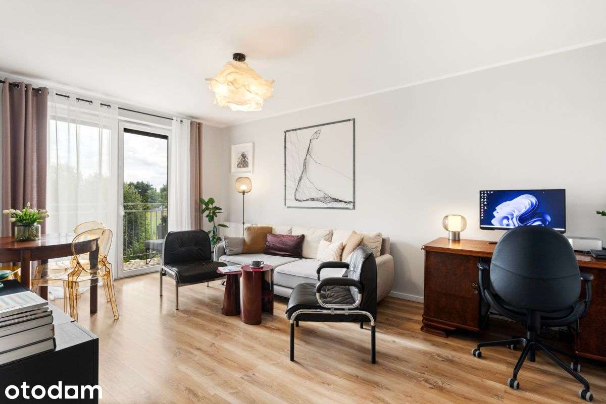 Stylowe, garderoba, balkon z widokiem na zieleń