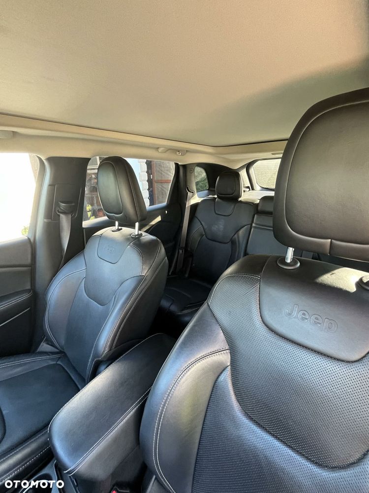 Jeep Cherokee - 10