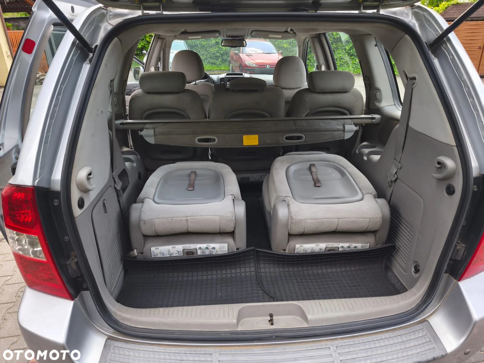 Kia Carnival - 11