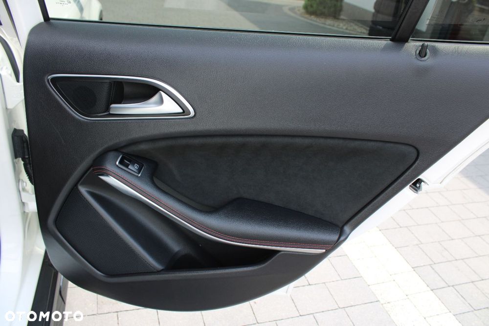 Mercedes-Benz GLA - 25