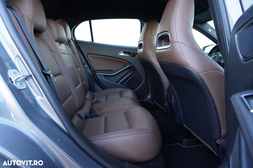 Mercedes-Benz GLA 220 d 4MATIC 7G-DCT Urban - 14