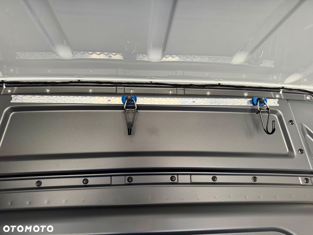 Mercedes-Benz Sprinter 317 Furgon Standard L2H2 - 22