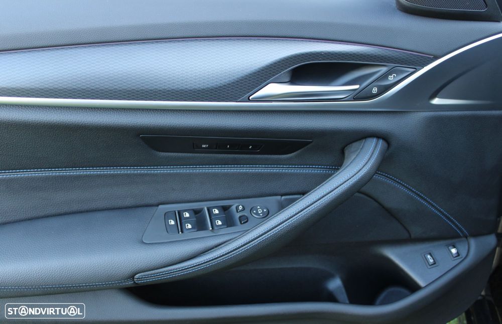 BMW 530 e Pack 50 anos M - 16