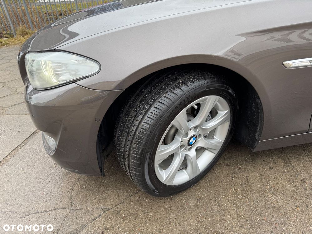 BMW Seria 5 528i xDrive Modern Line - 7
