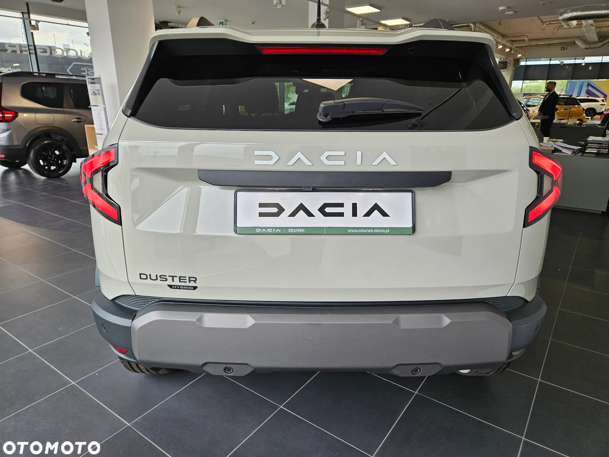 Dacia Duster 1.6 Full Hybrid 140 Journey MMT - 25