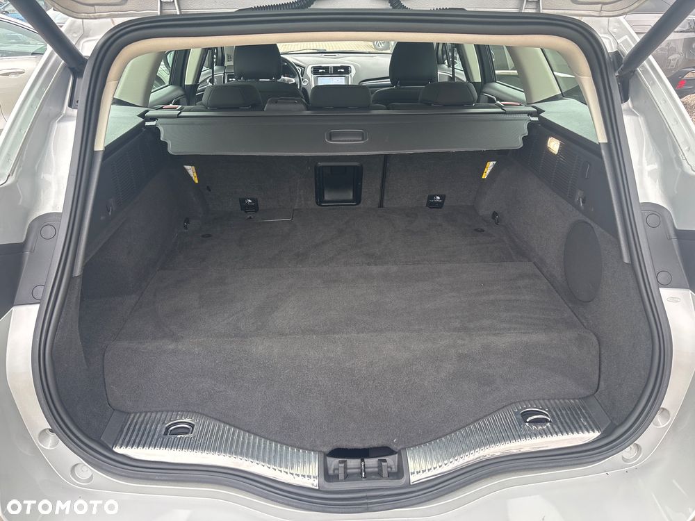 Ford Mondeo 2.0 Hybrid Titanium - 39
