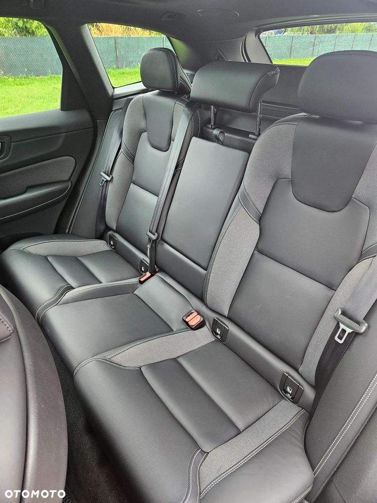 Volvo XC 60 B4 B R-Design - 11