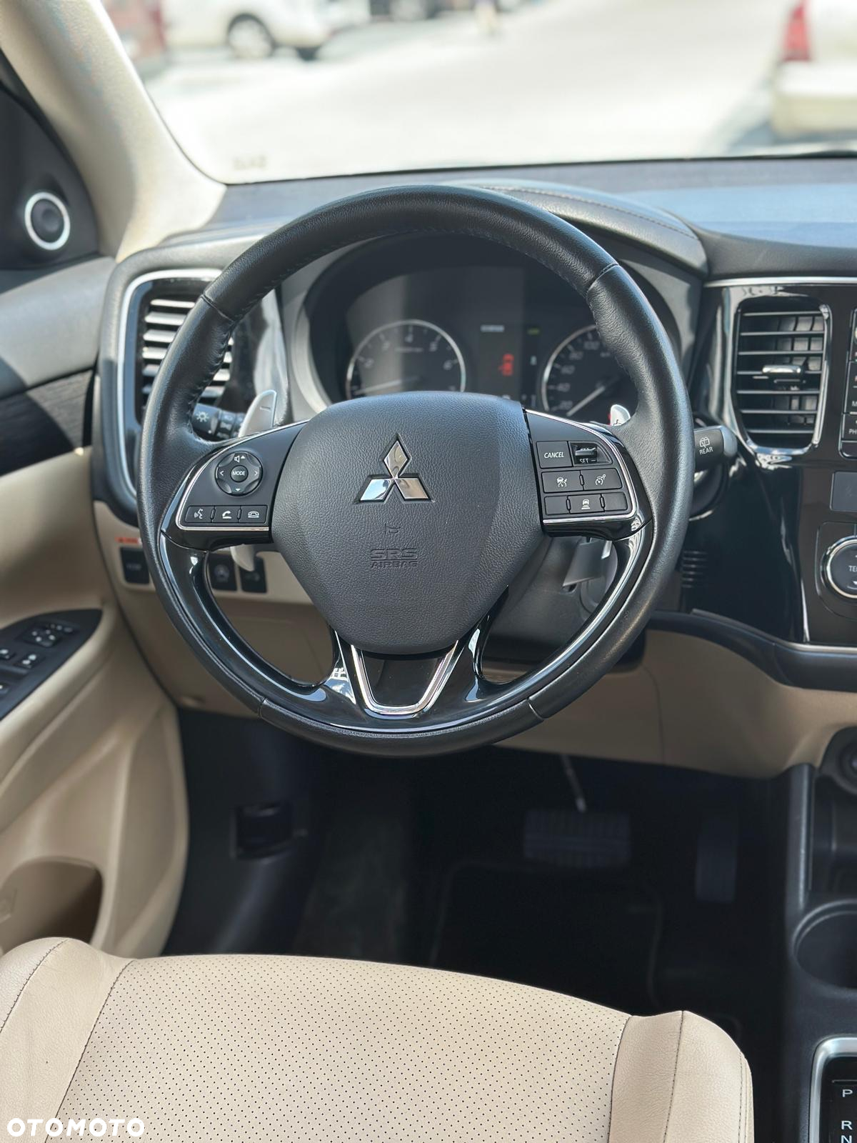 Mitsubishi Outlander 2.0 Intense + Navi 4WD CVT - 28