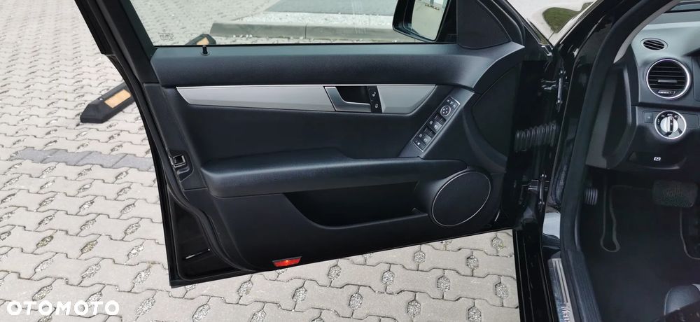 Mercedes-Benz Klasa C 180 (BlueEFFICIENCY) 7G-TRONIC Avantgarde - 19