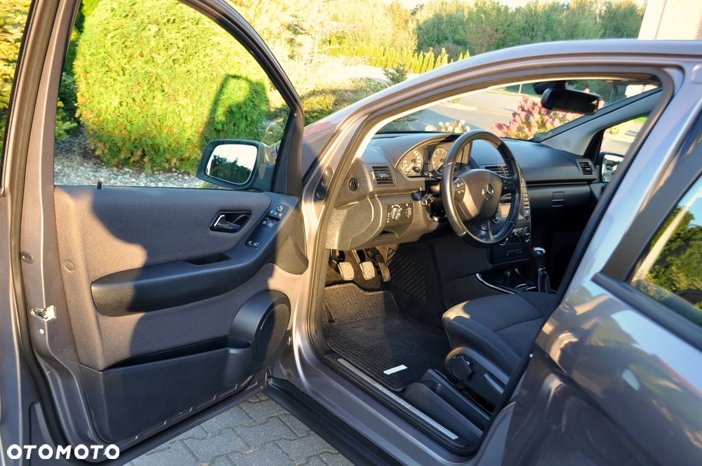 Mercedes-Benz Klasa A 160 BlueEFFICIENCY Elegance Special Edition - 20
