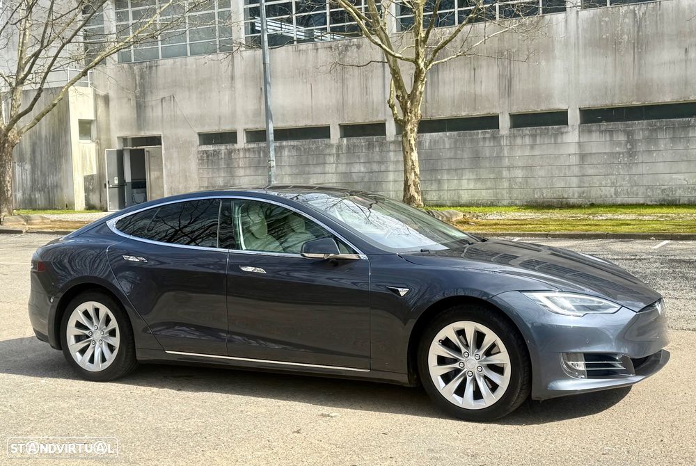 Tesla Model S - 5