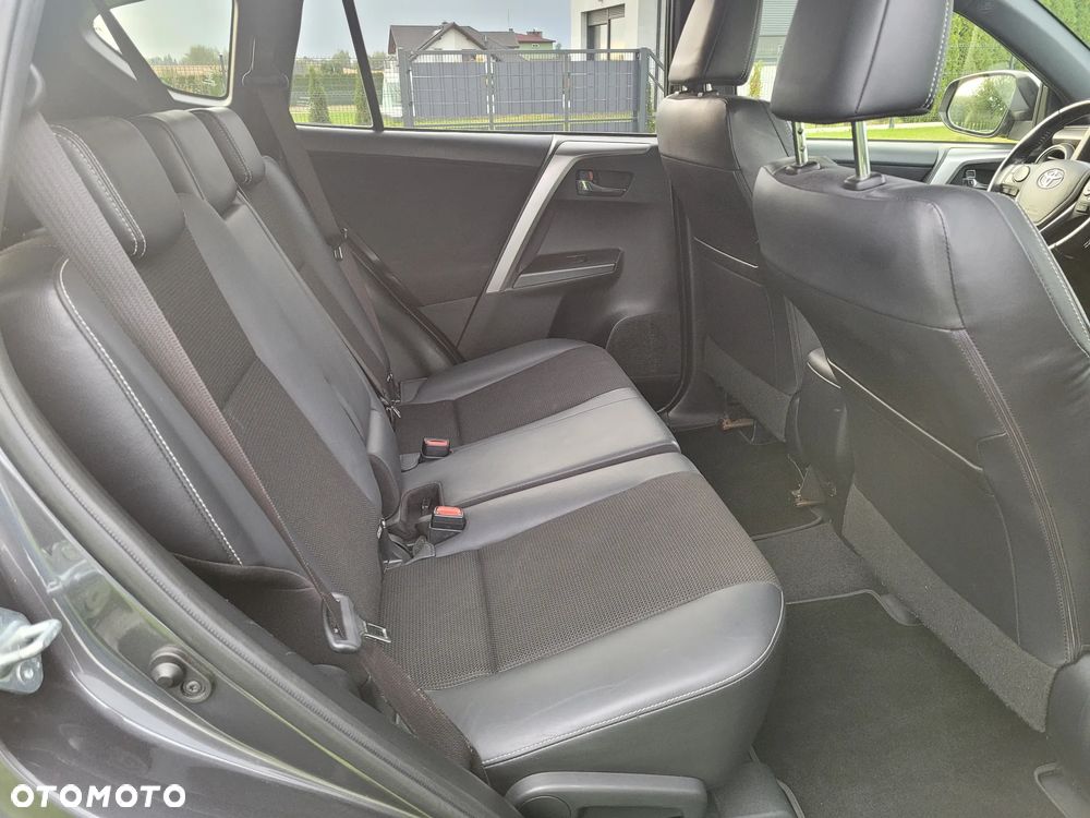 Toyota RAV4 - 16