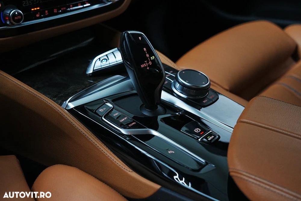 BMW Seria 5 530i Aut. Luxury Line - 10