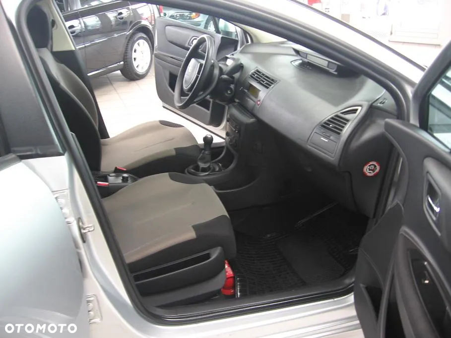 Citroën C4 1.4 16V Impress - 9