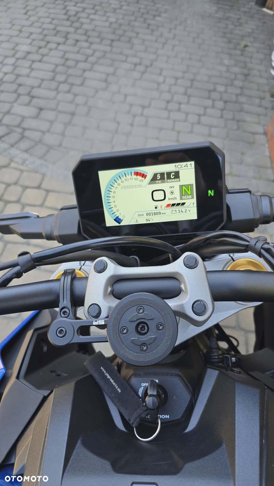 Suzuki GSX 1000 - 2