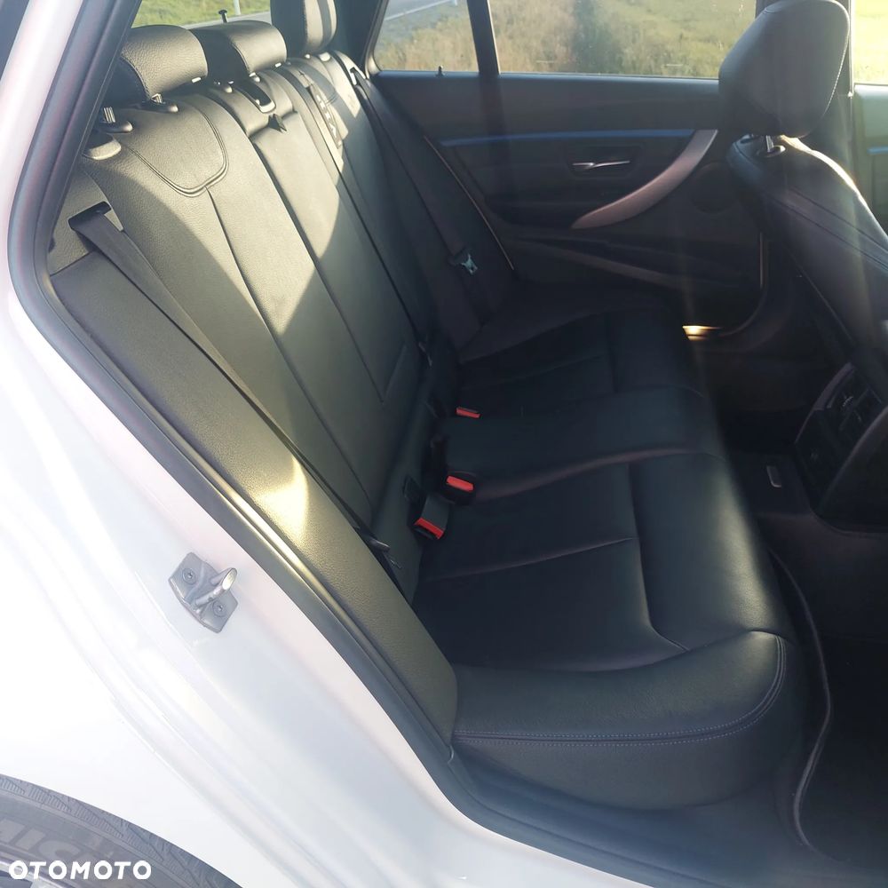 BMW Seria 3 320d M Sport - 8