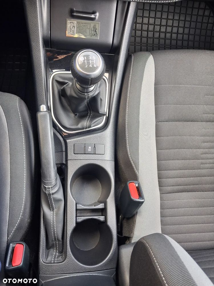 Toyota Auris 1.6 Premium - 19