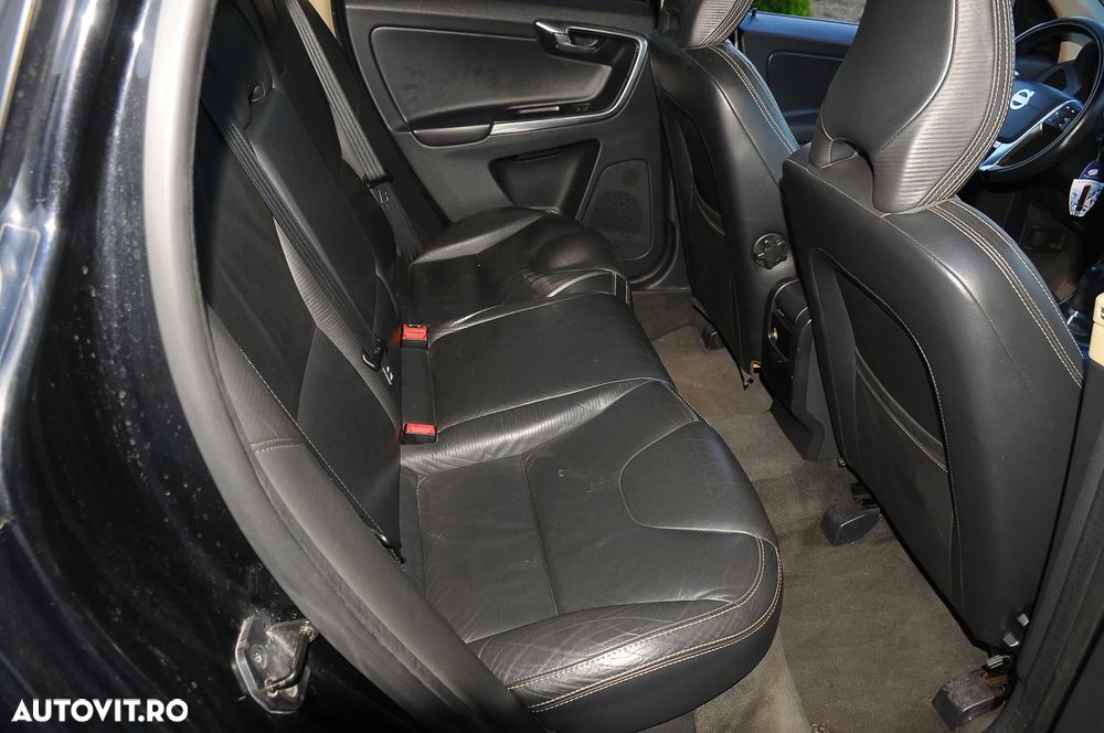 Volvo XC 60 D4 AWD Rdesign - 12