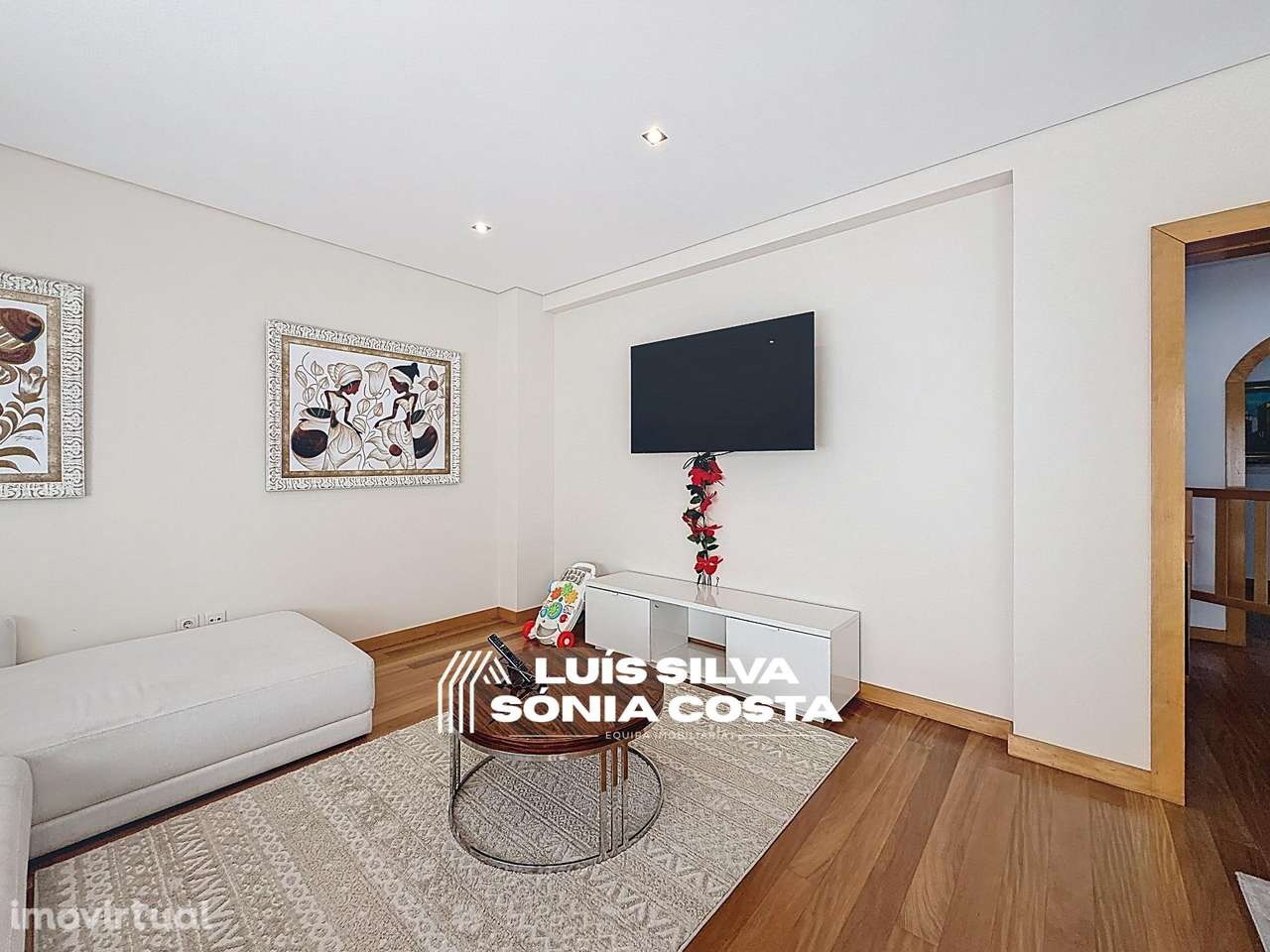 Moradia T4 Excelente Estado e Áreas | 2 Suites, Jacuzzi, Painéis... - Grande imagem: 5/41