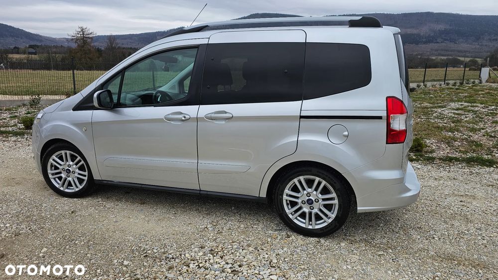 Ford Tourneo Courier - 16