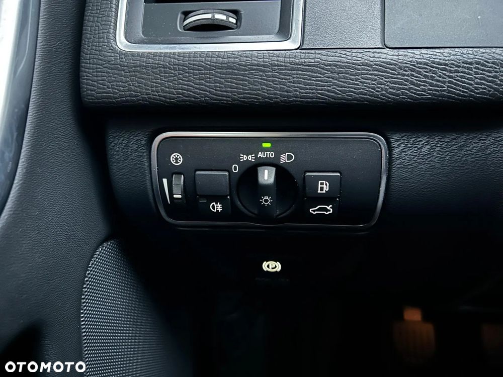 Volvo XC 60 D4 Drive-E Momentum - 24