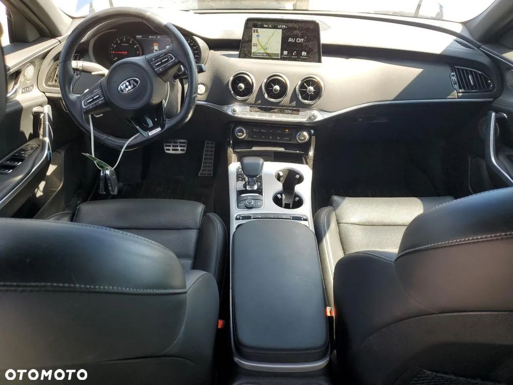 Kia Stinger - 8