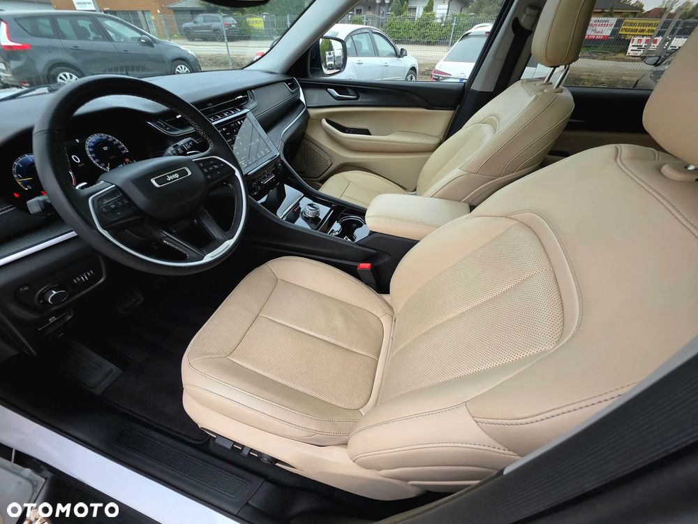 Jeep Grand Cherokee - 19