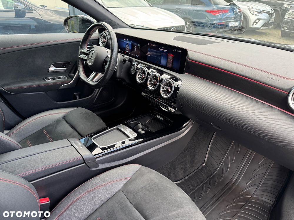 Mercedes-Benz CLA 200 d AMG Line 8G-DCT - 31