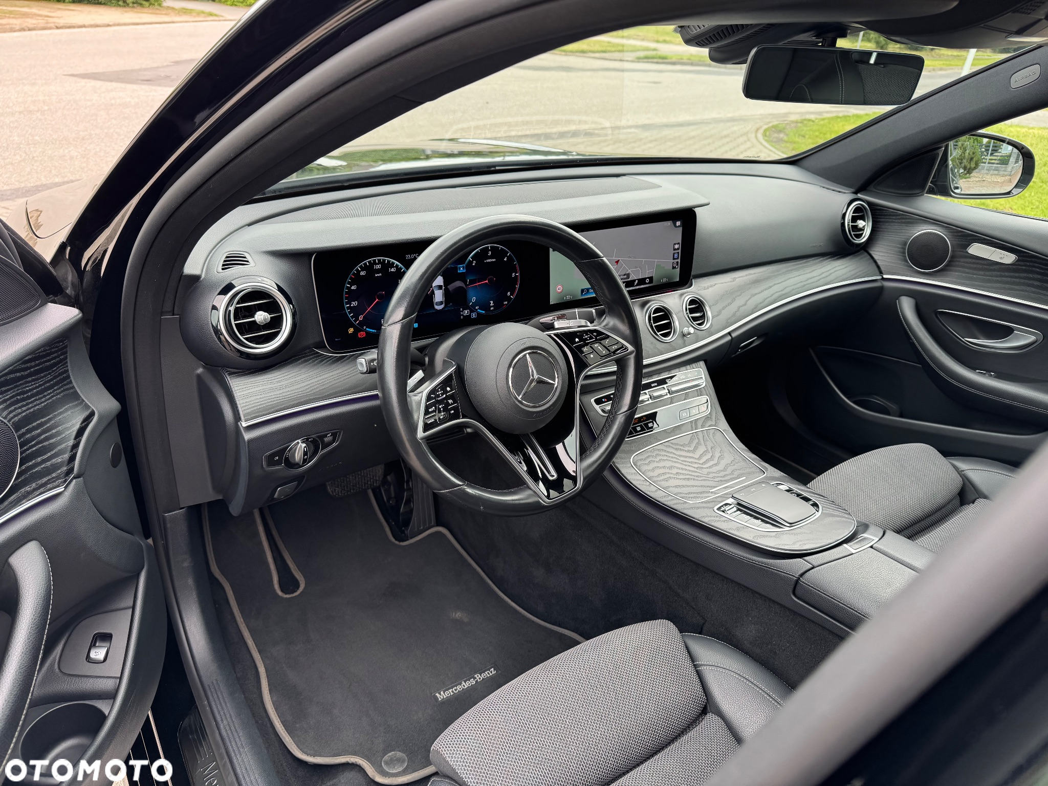 Mercedes-Benz Klasa E 220 d 4Matic T 9G-TRONIC Avantgarde - 23