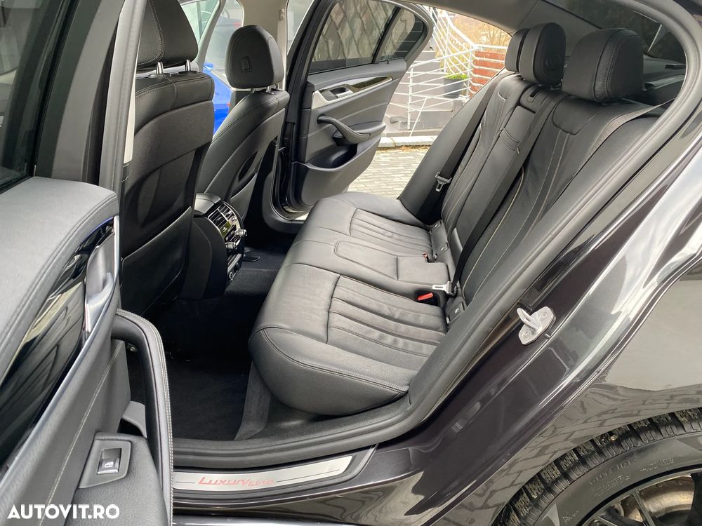 BMW Seria 5 530i xDrive AT - 11