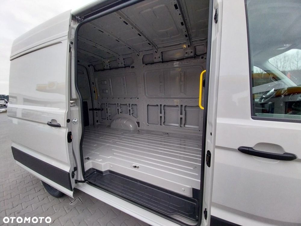Volkswagen Crafter Crafter 35 Furgon, silnik: 2,0 l  130 kW, skrzynia biegów: napęd 4MOTION, automatyczna 8-biegowa rozstaw osi: 3640 mm - 7