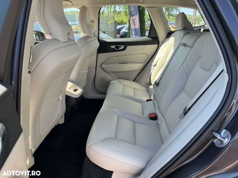 Volvo XC 60 B4 MHEV AT AWD Core - 22