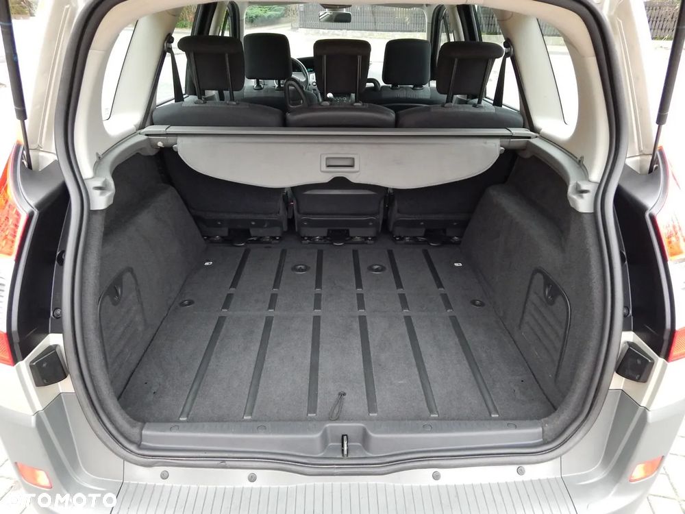 Renault Grand Scenic - 13