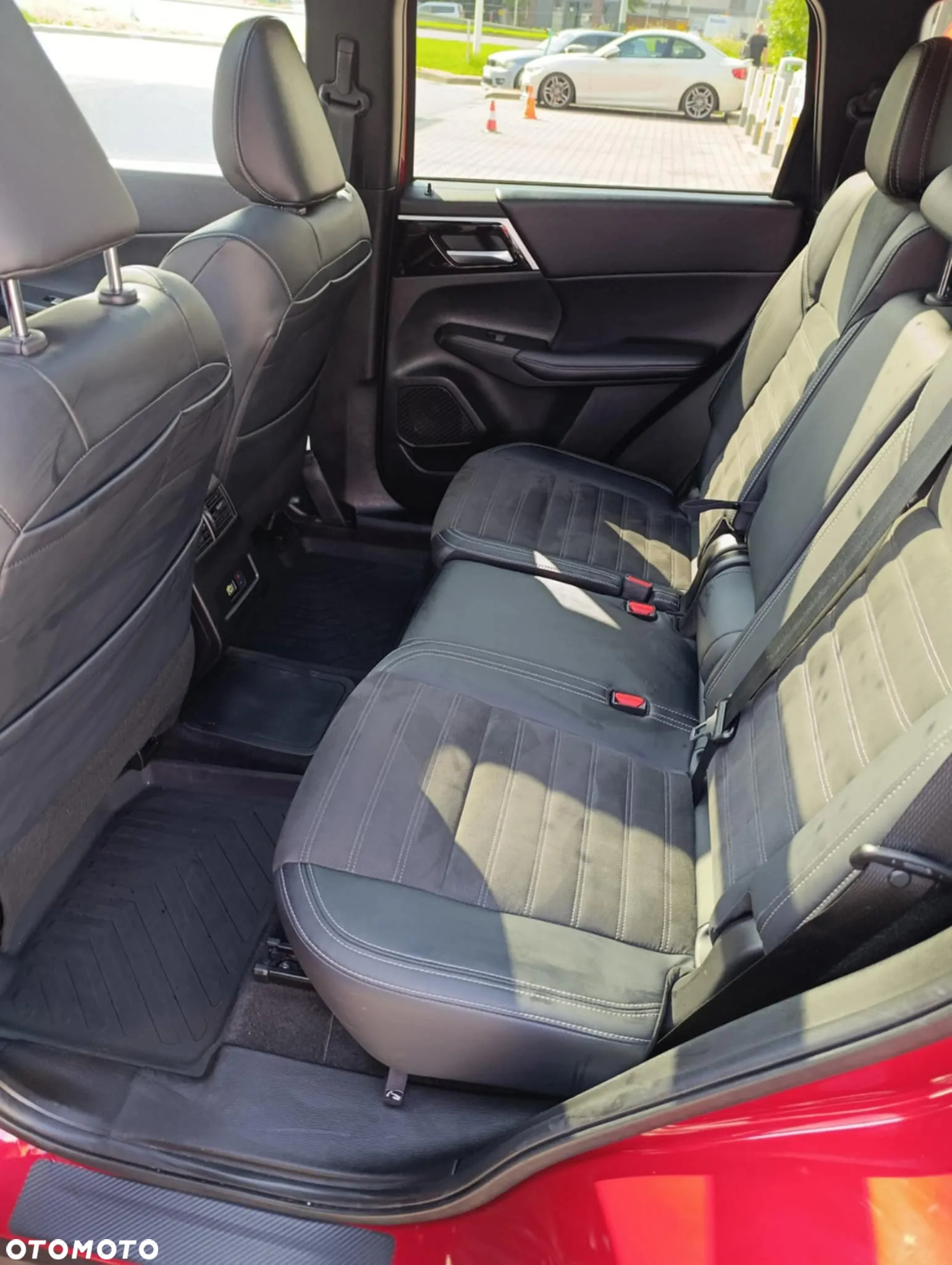 Mitsubishi Outlander 2.4 4WD Plug-In Hybrid Plus - 14