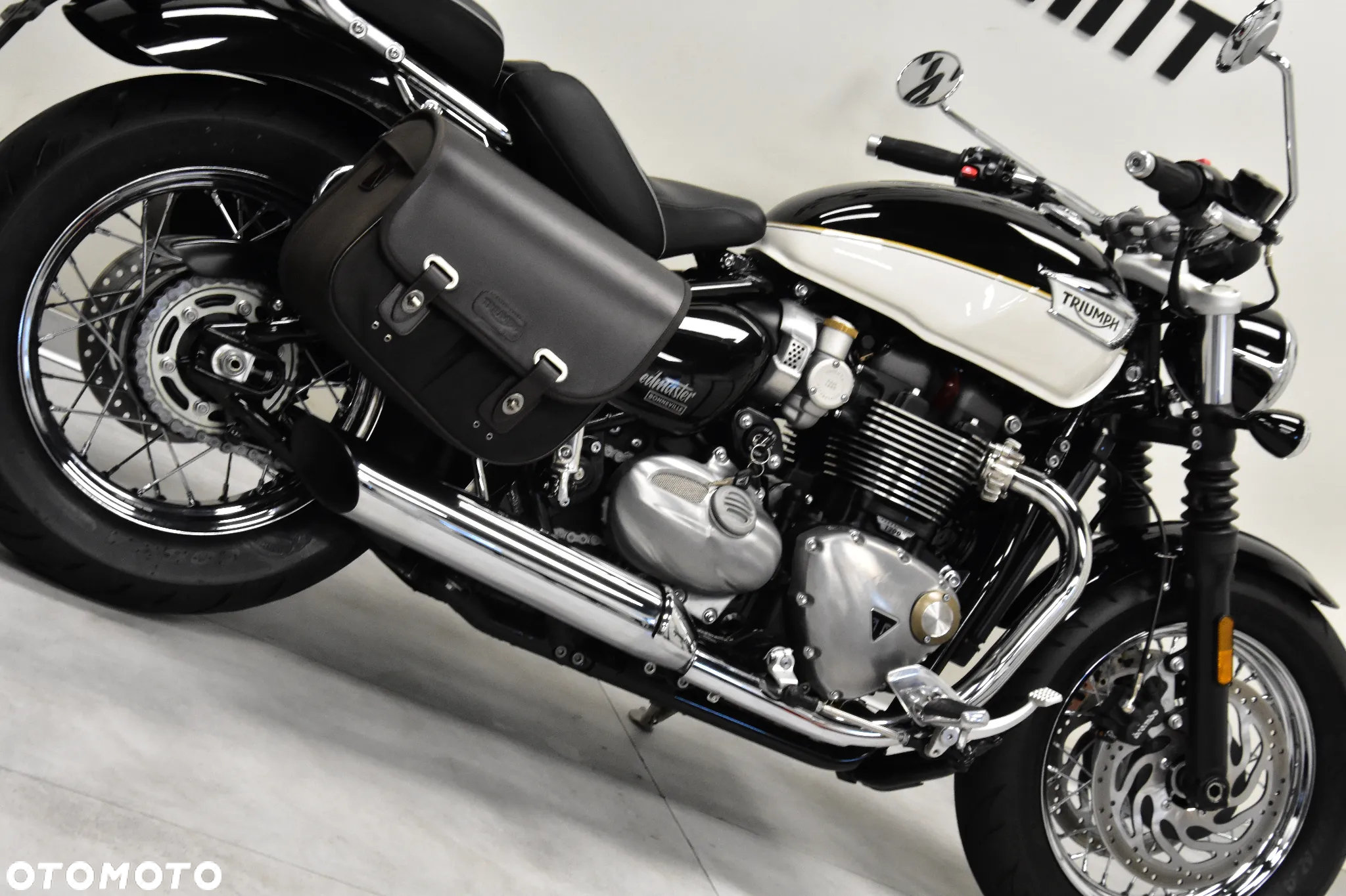 Triumph Bonneville - 13