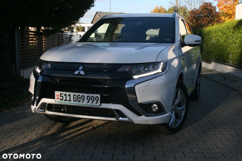Mitsubishi Outlander - 2