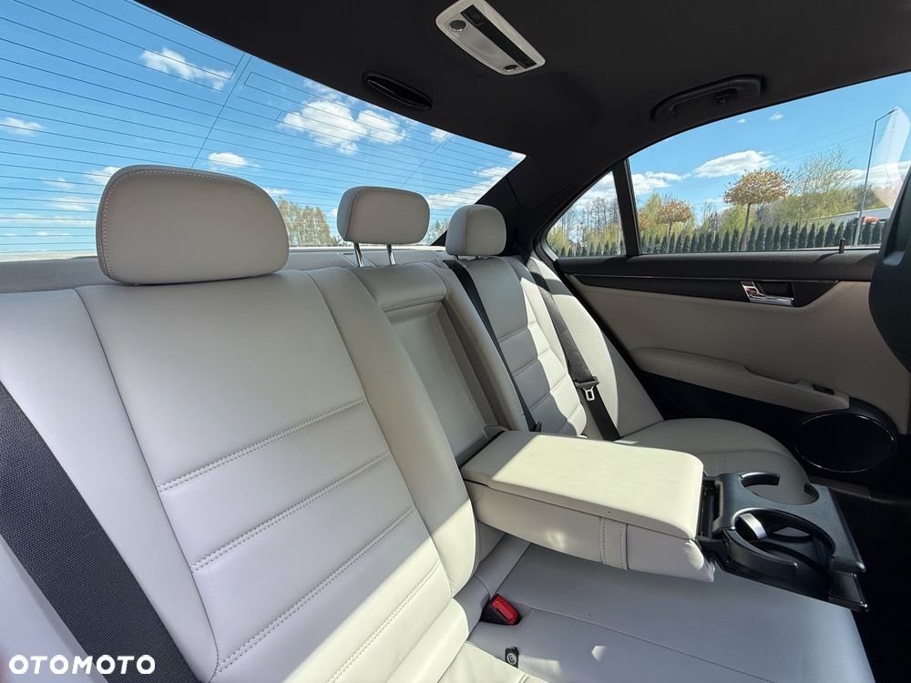 Mercedes-Benz Klasa C 63 AMG 7G-TRONIC SPORT EDITION - 34