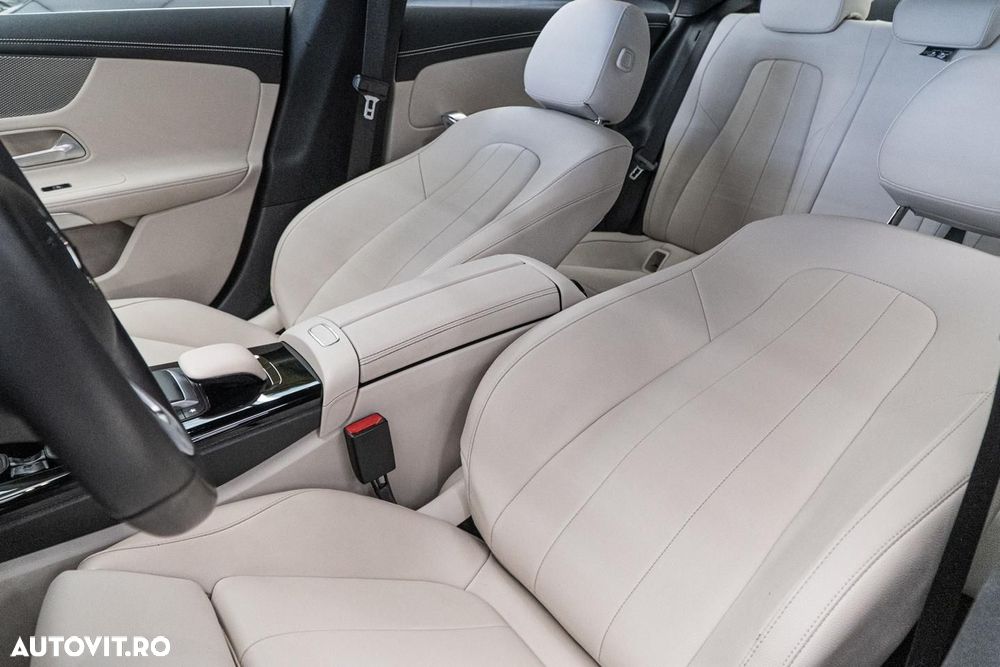 Mercedes-Benz CLA 180 7G-DCT Progressive - 17