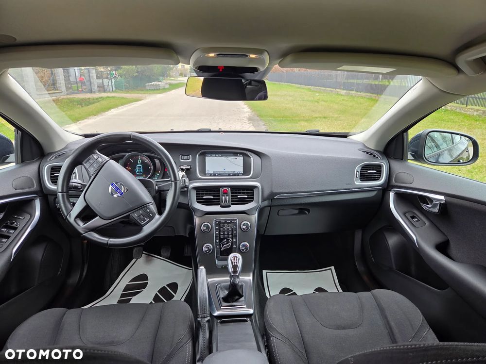 Volvo V40 D2 - 10