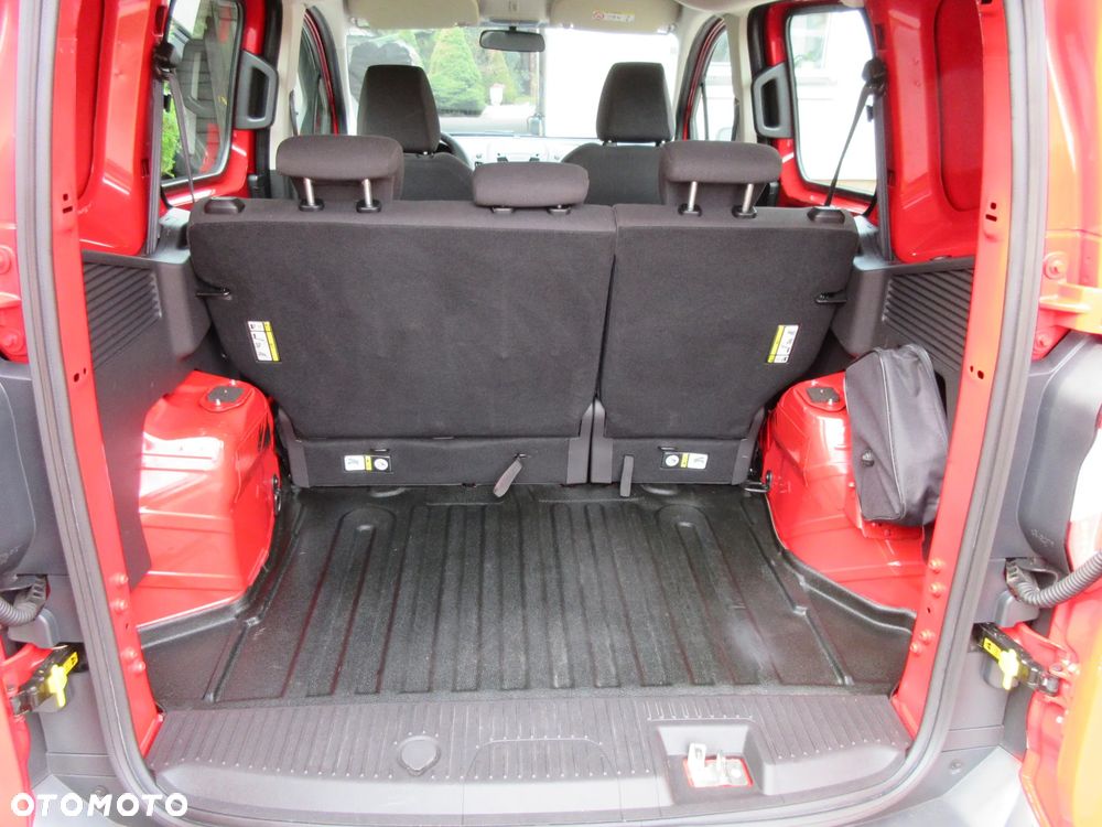 Ford Transit Courier - 19