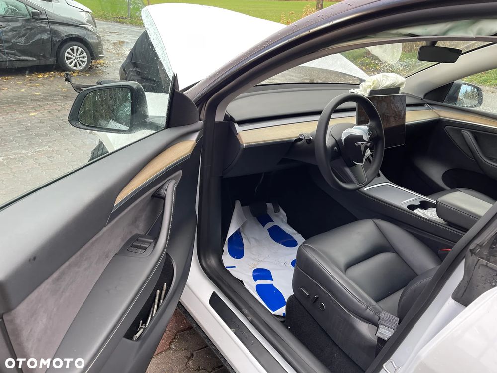 Tesla Y Model RWD - 14