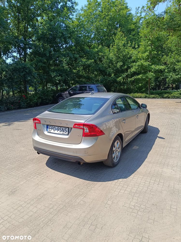 Volvo S60 T4 Momentum - 3