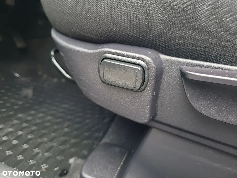 Mitsubishi Outlander 2.0 Intense + Navi 4WD CVT - 36