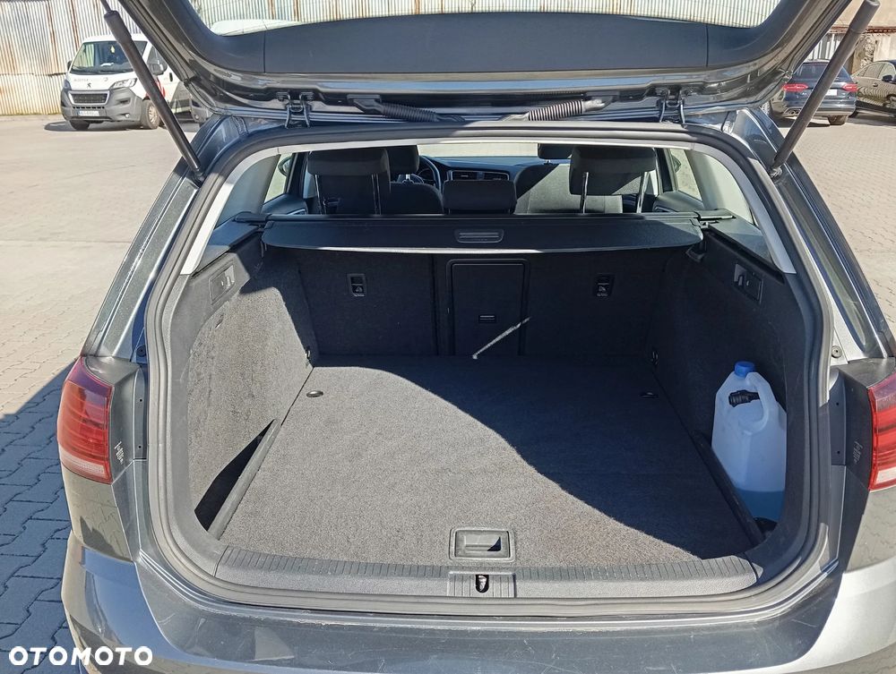 Volkswagen Golf - 12